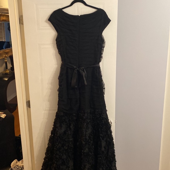 Evening Gown Black Tie - Picture 4 of 7
